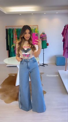 Outfits With Wide Leg Jeans, Wide Leg Outfit, Outfit Informal, Wide Leg Jeans Outfit, Outfits Con Jeans, Jeans Outfit Summer, Stylish Summer Outfits, Elegante Casual, Mode Casual