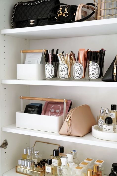 Rangement Makeup, Penyimpanan Makeup, Beauty Room Decor, Beauty Organization, Vanity Organization, Home Organisation, Linen Closet, Laura Mercier, Beauty Room