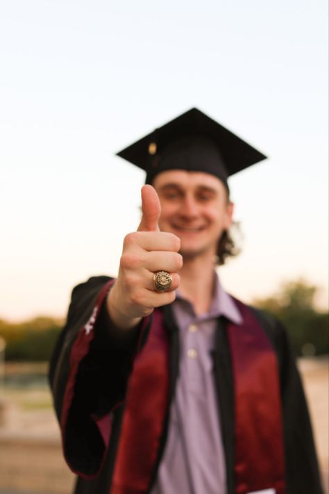 Class Ring Pictures, Class Ring Senior Pictures, Boys Cap And Gown Senior Pictures, Grad Photoshoot Guys, Aggie Graduation Pictures, Tamu Graduation, Cap And Gown Senior Pictures, Boys Poses, Graduation Inspiration