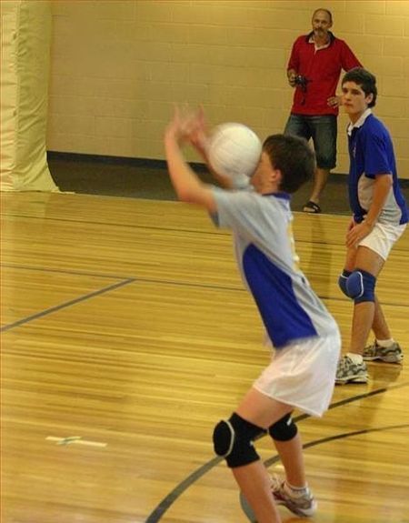 boom! headshot. Volleyball Fail, Not Musik, Funny Poses, 밈 유머, Gym Classes, 웃긴 사진, Gaming Memes, Sports Humor, Funny Fails