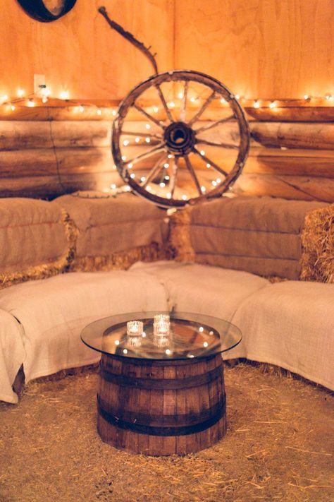 Hay Bale Wedding Decorations, Hay Bale Wedding, Hay Bale Seating, Weddings Country, Western Dance, Dance Decorations, Country Party, Barn Parties, Western Birthday