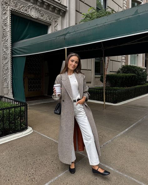 Kate Hutchins (@kateehutchins) • Instagram-foto's en -video's Kate Hutchins, Summer Office Outfits, Chic Business Casual, High Waisted Dress Pants, Cute Work Outfits, Cute Modest Outfits, Professional Outfits Women, Business Outfits Women, Business Casual Outfits For Women