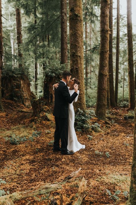 Twilight Wedding Photoshoot, Woods Wedding Photoshoot, Woodsy Wedding Pictures, Elopement Vow Renewal, Vow Renewal Photography, Elopement Inspiration Wedding Photos, 10 Year Vow Renewal Photoshoot, Vowel Renewal Photo Shoot, Forest Wedding Photoshoot