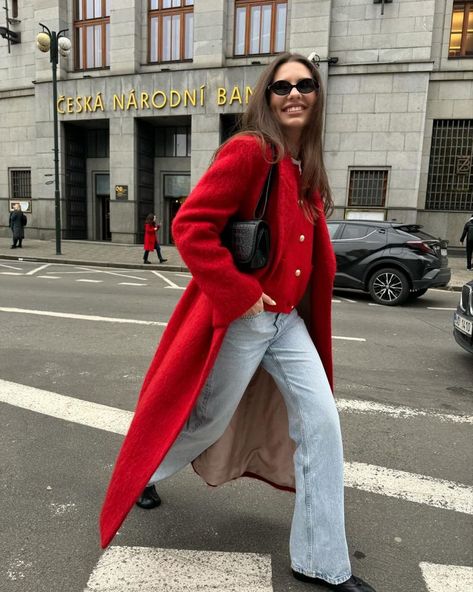 Fall Looks 2024: 26 Ideas for Fashion, Outfits, Trends, and More Long Red Jacket Outfit, Red Wool Coat Outfit, Red Coat Outfit Winter, Red Coat Outfit, Red Jacket Outfit, Outfit Ideas For Work, Fur Jacket Outfit, Simple Outfit Ideas, Red Overcoat