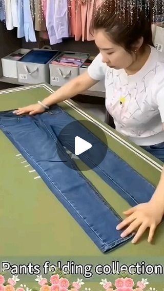 Pants Folding, Clothes Tiktok, Fold Pants, How To Fold Jeans, How To Fold Pants, Folding Jeans, Folding Towels, Folding Techniques, Sewing Jeans