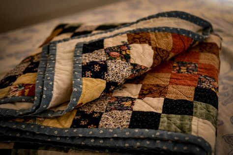 Vintage Quilt Bedding, First Quilt Project, Quilt From Old Clothes, How To Make A Quilt, Quilting Aesthetic, Aesthetic Quilts, Cottagecore Quilt, Dark Quilt, Autumn Quilts