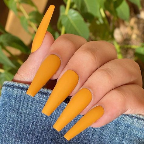 Burgundy And Mustard Nails, Dark Yellow Nails Fall, Fall Yellow Nails Acrylic, Fall Orange Color Nails, Yellow Fall Nail Ideas, Mustard Nails Gel, Fall Mustard Nails, Burnt Yellow Nails, Mustard Colored Nails