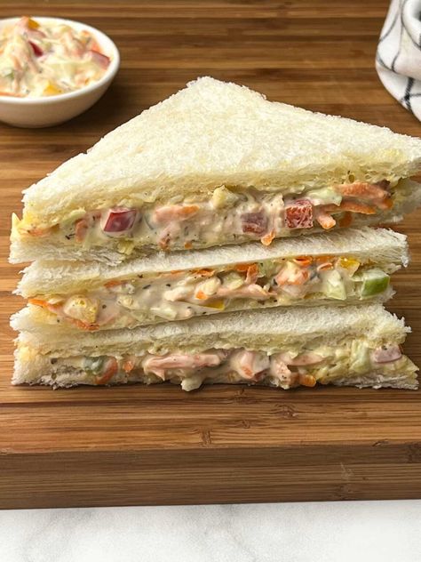 veg mayo sandwich stacked on a wooden board with vegetable-mayonnaise mixture on the side Cheese Mayo Sandwich, Veg Mayo Sandwich, Sandwich Mayo Recipes, Veg Sandwich Ideas, Mayo Sandwich Recipes, Quick Sandwich Ideas, Recipes With Mayonnaise, Veg Mayonnaise Recipe, Vegetarian Snack Recipes