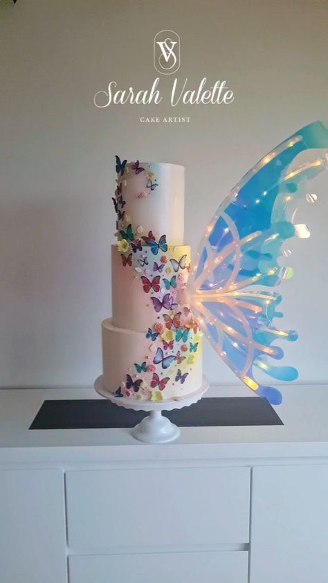 Sarah Valette | Cake Artist | Some steps of the making 🦋 You can find the wings on my website ❤️ (link in bio) (Be aware that it will take you at least 1 hour to… | Instagram Fairy Butterfly Cake, Butterfly Theme Cake, Edible Butterflies, Tall Cake, Butterfly Birthday Cakes, Cake Artist, Fairy Cakes, Cake Accessories, Butterfly Cakes