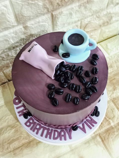 Coffee Lover Cake Design, Coffee Cake Design, Enjoy Coffee, Cream Frosting, Fondant Cake, Coffee Love, Cake Inspiration, Coffee Cake, Coffee Machine