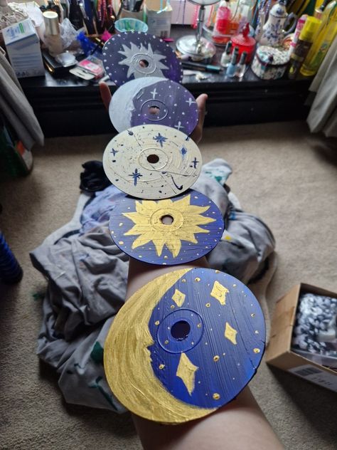 Space Room Decor Aesthetic, Space Aesthetic Room Ideas, Painting On Discs Ideas, Moon And Sun Decor, Space Core Room, Celestial Themed Room, Celestial Room Decor Diy, Sun And Moon Room Decor, Spacecore Room