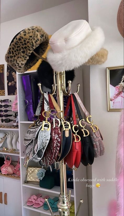 High Fashion Bedroom Decor, Boujee Bedroom Aesthetic, Y2k Apartment Aesthetic, Diva Room, Purse Rack, Fashion Bedroom, Purse Display, Future Apartment Decor, Girly Room