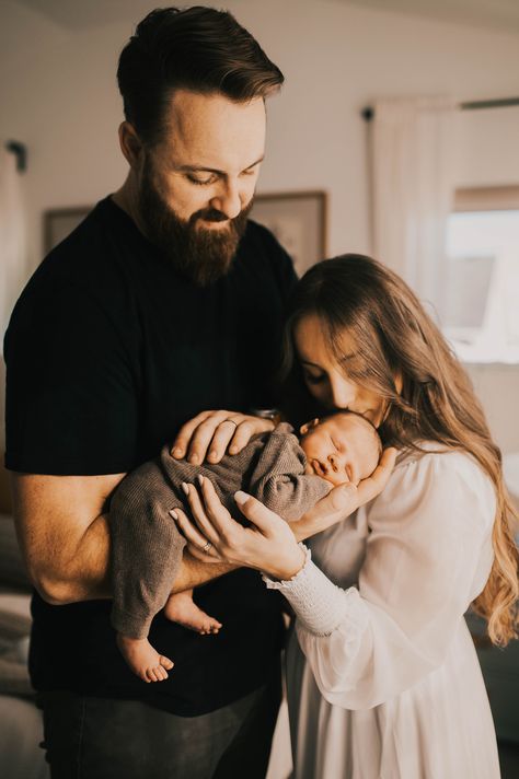 Infant Family Photos Indoor, Crib Newborn Photography, Lifestyle Newborn Session At Home, Nursery Lifestyle Photography, Newborn Photography Home Session, I'm Home Newborn Session, In Home Newborn Family Photos, In Home Newborn Photoshoot, Cozy In Home Newborn Session