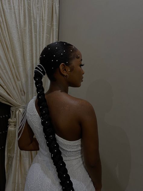 Black Hair Wedding Ponytail, High Ponytail Wedding Hair Black Women, African Prom Hairstyles, Md Hairstyles For Black Women, Hairstyle For Matric Dance, Ponytail Gala Hairstyle, Bridal Hair Styles Black Women, Bridesmades Hairstyles Black Women, Md Hairstyles Black