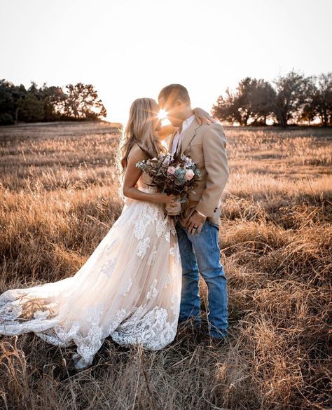 Summer Wedding Western, Wedding Ideas Country Outdoor, Bride And Groom Mountain Photos, Western Chic Wedding Dresses, Country Wedding Astethic, Country Meets City Wedding, Western Wedding With Horses, Country Wedding With Horses, Country Elegance Wedding