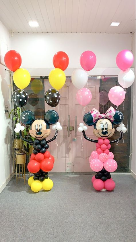 Mickey And Minnie Balloons, Disney Balloon Arch, Mickey Mouse Balloon Decor, Minnie Mouse Candy Table, Minnie Mouse Balloon Arch, Mickey Birthday Cakes, Γενέθλια Mickey Mouse, Minnie Mouse Birthday Theme, Mickey Mouse Birthday Decorations