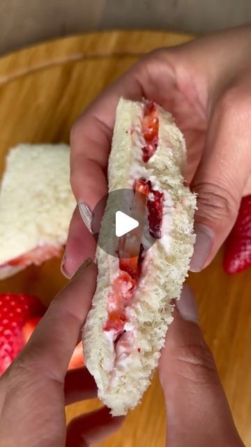 mediterranean diet plan | Recipes| Tips on Instagram: "Strawberry Tea Sandwiches🍓  These tea sandwiches are perfect for Easter brunch, girls brunch or hanging out by the pool as summer is approaching us. They are just 3 simple ingredients and take no time to make!   Ingredients   ⁃  bread of choice (I just used Walmart white bread)  ⁃  strawberries  ⁃  strawberry cream cheese  Start by washing and drying strawberries. Slice top off strawberries and then slice thinly. Then grab your bread and spread on strawberry cream cheese on both slices of bread. Lay your strawberries onto on side of the bread. Then place the other piece of bread on top and cut the crusts off. Then cut into triangles, rectangles or any other shape you’d like. Enjoy 😊   lanisanchezzz  -------------------- You love heal Cream Cheese And Jelly Sandwich, Strawberry Tea Sandwiches, Strawberry Cream Cheese Frosting, Strawberry Bread, Strawberry Tea, Girls Brunch, Mediterranean Diet Plan, Challah Bread, Strawberry Cream Cheese