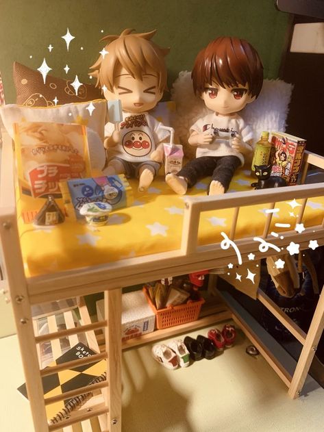 Nendoroid Room Ideas, Nendoroid House, Nendroid Dolls, Nendoroid Anime, 90s Wallpaper, Unorganized Idea, Brat Doll, Anime Toys, Mini Things