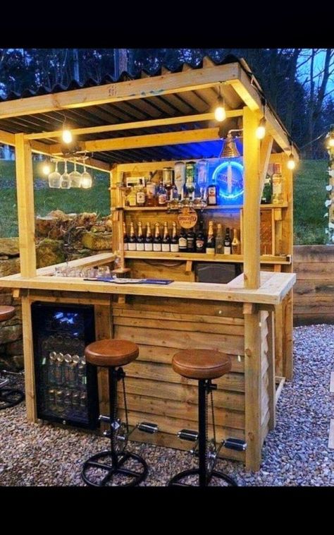 Rustic Outdoor Bar, Patio Bars, Diy Outdoor Bar, Bar Exterior, Outdoor Patio Bar, Bar Designs, Backyard Bar, Outdoor Kitchen Design Layout, Outdoor Kitchen Patio