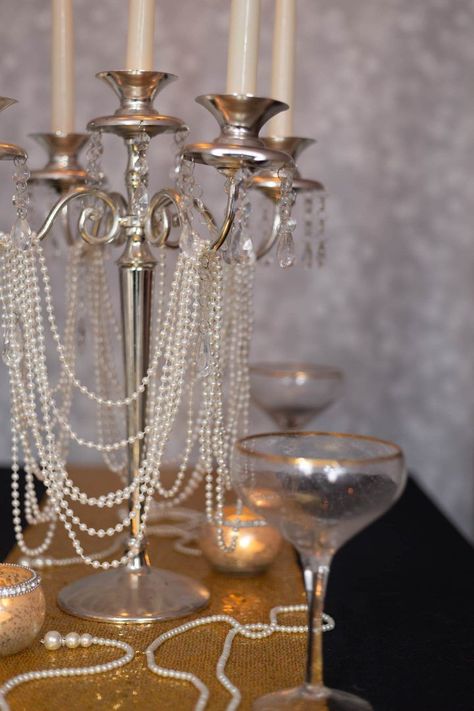 1920s Glamour Party, Easy Dinner Party Centerpieces, Gatsby Table Decorations 1920s Party, Vintage Glam Party Decor, Gatsby Gala Centerpieces, Roaring 20s Centerpieces Diy, Diy Vintage Party Decor, Classy 1920s Party, 1930s Decor Party