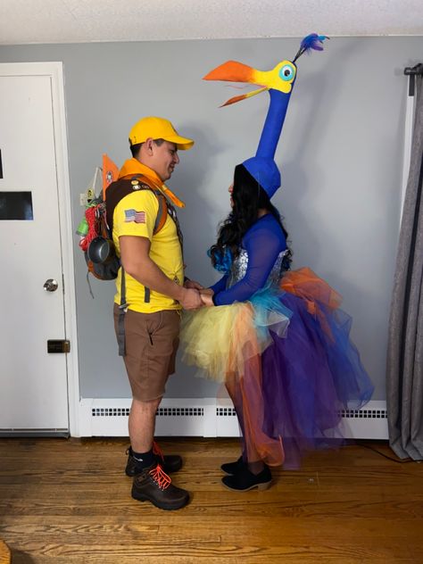 Up Pixar movie 🎈 Pixar Movie Costumes, Bird From Up Costume, Disney Pixar Halloween Costumes, Up Characters Pixar Costumes, Pixar Costume Ideas, Up Movie Halloween Costume, Disney Pixar Costumes, Funny Movie Costumes, Up Costume Ideas