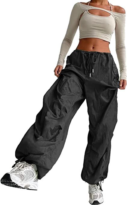 Parachute Pants Outfit, Celana Kargo, Y2k Street Style, Baddie Outfit, Cargo Pants Outfit, Baggy Clothes, Y2k Outfits, Baggy Pants, Swaggy Outfits