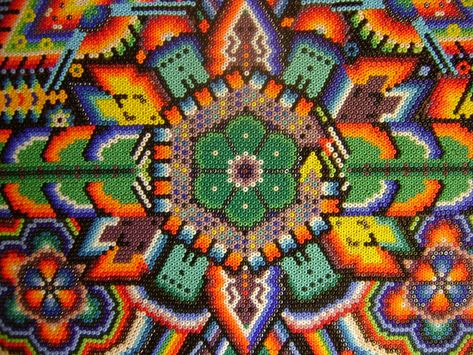 Huichol Beading, Arte Haida, Huichol Pattern, Yarn Painting, Mexican Blanket, Huichol Art, Beautiful Beadwork, Arte Popular, Mexican Art