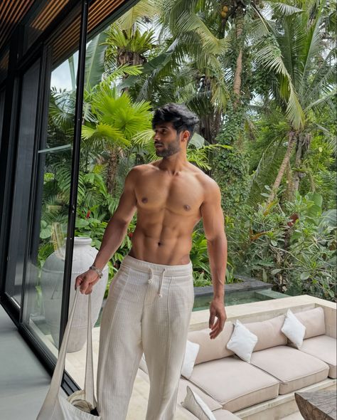 GAURAV MOLRI | ONLINE TRAINER INDIA (@gauravmolri) • Instagram photos and videos Hot Indian Guy, Good Physique Men, Indian Guy Aesthetic, Gym Body Men, Indian Men Aesthetic, Men Body Types, Men With Muscles, Colder Outfits, Aesthetic Body Men