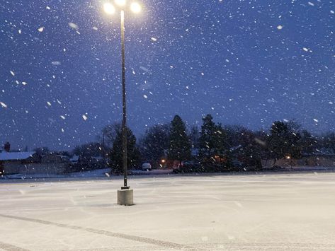 Snow Liminal Space, Winter Liminal Space, Liminal Space, Liminal Spaces, Winter Scenery, Pretty Photos, Night Aesthetic, Winter Aesthetic, Christmas Aesthetic