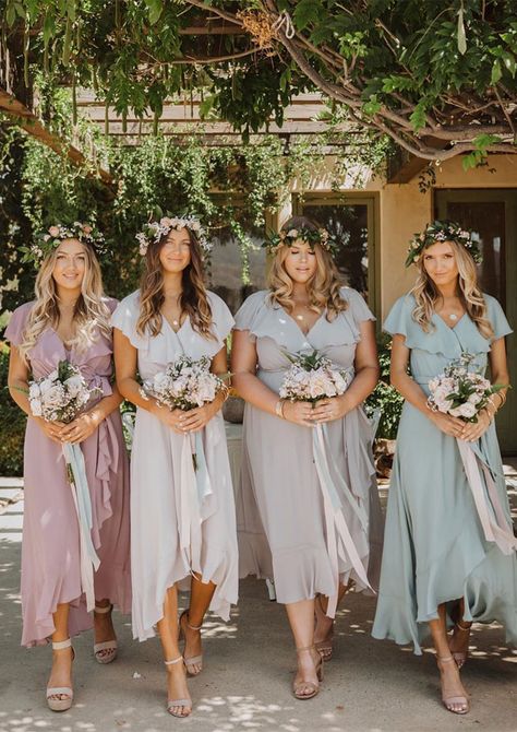 Spring 2020 Bridesmaid Dresses, mismatched bridesmaid dresses #bridesmaiddresses #mismatchedbridesmaiddresses Mood Wedding, Fab Mood, Dresses Patterns, Spring Bridesmaid Dresses, Wedding Motifs, Themes Wedding, Wedding Arches, Wedding Colours, Simple Bridesmaid Dresses