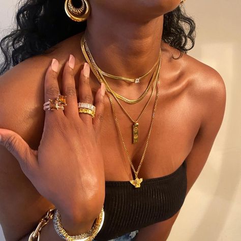 Miiriya on Twitter: "https://t.co/uH2NSujsQu… " Gold Girl, Black Femininity, Gold Aesthetic, Dope Jewelry, Stacked Jewelry, Jewelry Lookbook, Golden Girl, Brown Girl, Mode Inspo