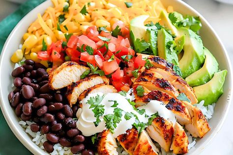 Chipotle Copycat Chicken Burrito Bowl Chipotle Copycat Chicken, Bisquick Fried Chicken, Ihop French Toast Recipe, Wingstop Ranch Recipe, Bisquick Coffee Cake Recipe, Chipotle Copycat, Chipotle Burrito Bowl, Chipotle Bowl, Chicken Burrito