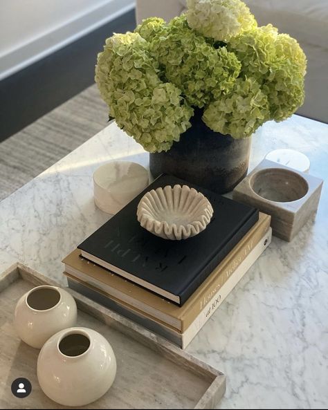 Axel Voorvordt Interiors, Coffee Table Inspo Decor, Coffee Table Arrangements Ideas, Bowl On Coffee Table, Coffee Table Flower Arrangements, Marble Coffee Table Styling, Marble Coffee Table Decor, Circle Coffee Table Decor, Coffe Table Arrangment