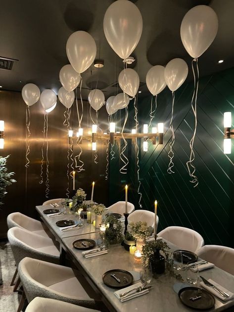 Private Dinner Party Decor For Men, Hosting Birthday Dinner, Prom Dinner At Home Ideas Table Settings, Birthday Diner, Birthday Dinner Table, Formal Birthday Party, Decor Natal, 22nd Bday, Dinner Party Table Settings