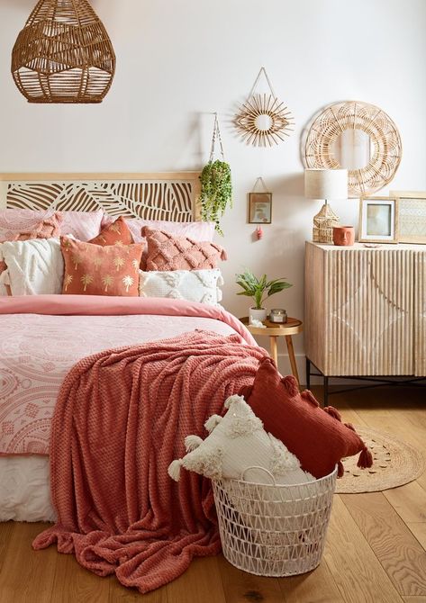 🍮 Boho Chique, Dorm Room Inspiration, Redecorate Bedroom, Teen Bedroom Decor, Room Makeover Inspiration, Boho Home, Cozy Room, Room Inspiration Bedroom, Room Ideas Bedroom