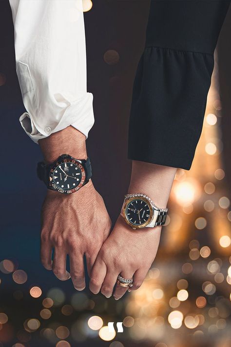 Breitling Watches Mens, Beautiful Christmas Scenes, Watch Image, Christmas Watches, Stylish Watches Men, Pocket Watch Tattoo, Gentleman Aesthetic, Wallpaper Themes, Beautiful Brown Eyes