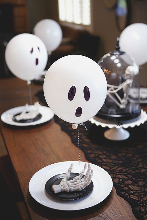 Dekorasi Halloween, Table Halloween, Halloween Decor Diy, Halloween Fest, Halloween Party Dinner, Diy Halloween Decor, Adornos Halloween, Halloween Tattoo, Halloween Dinner