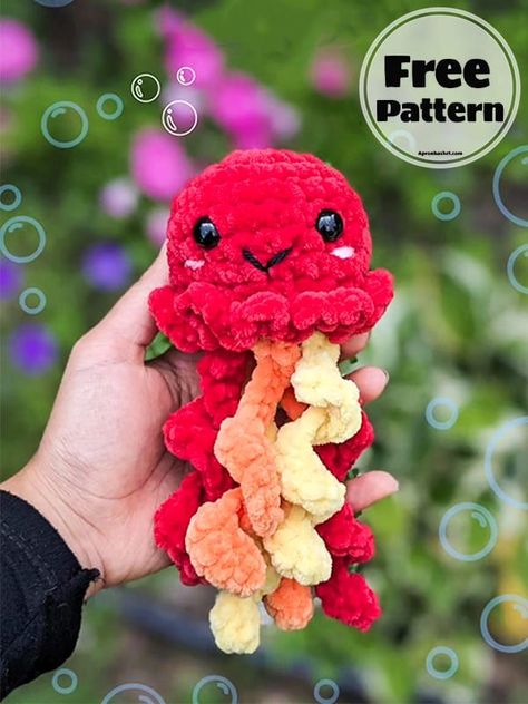 Easy And Free Crochet Jellyfish Pattern Quick Amigurumi Pattern Free No Sew, Amigurumi No Sew, Stuffy Pattern, Crochet Jellyfish Pattern, Crochet Stuffy, Mini Jellyfish, Jellyfish Amigurumi, Graphic Crochet, Crochet Studio