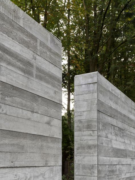 Modern Scandinavian House, Stone Tile Texture, Retaining Wall Design, Industrial Loft Design, Concrete Wall Texture, Board Formed Concrete, Steel Architecture, Hawaiian Design, Concrete Retaining Walls