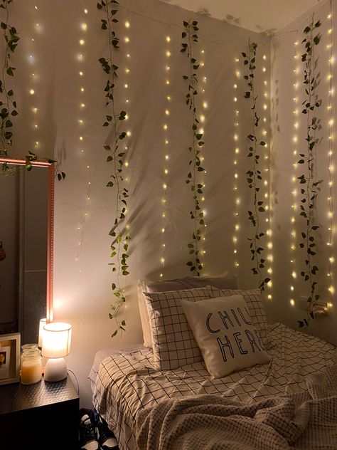 Easy Room Decor, Diy Room Decor For Teens, Small Room Decor, Dorm Room Inspiration, Dekorasi Kamar Tidur, Pinterest Room Decor, Cozy Room Decor, Minimalist Room, Dream Room Inspiration