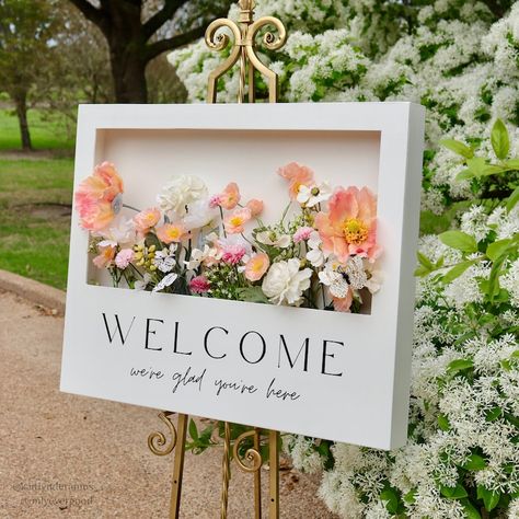 DIY Tutorial Polaroid Style Welcome Sign for Weddings, Baby Shower, Etc. - Etsy Spring Simple Wedding Ideas, Cute Bridal Shower Decor, Welcome Sign At Wedding, Welcome Shower Sign, Maravilla Gardens Wedding, Diy Wedding Arbor Flowers, Wedding Shower Themes Ideas Decor, Bridal Shower Diy Decor, Picture Wall Ideas Wedding