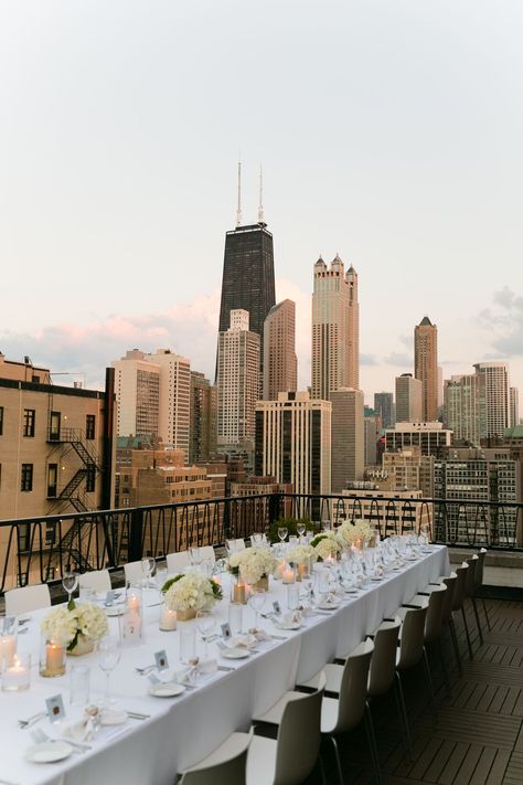 A Glamorous White and Gold Rooftop Wedding at The Ambassador in Chicago Bar Wedding Decor, City Wedding Decor, Rooftop Wedding Reception, Rooftop Reception, City Chic Wedding, Terrace Wedding, City Wedding Venues, Nyc Rooftop, Rooftop Party