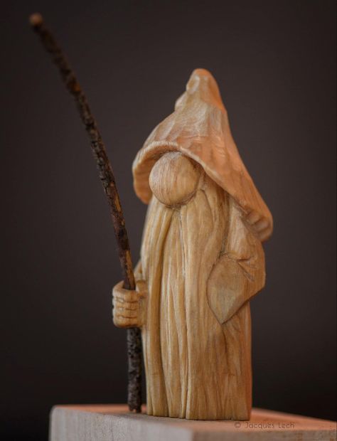 Wizard Wood Carving, Beginner Wood Carving Projects, Whittle Projects, Whittling Projects For Beginners, Wood Sculpture Ideas, Easy Wood Carving, Wood Carving Projects, Wood Whittling, Whittling Patterns