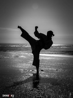 Karate Girl by Kimon Frousios Karate Picture, Karate Photos, Martial Arts Photography, Taekwondo Girl, Martial Arts Sparring, Women Karate, Kyokushin Karate, Trening Sztuk Walki, Shotokan Karate