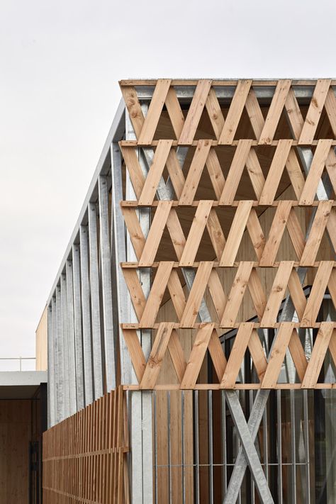 Reconstructed Past / MABIRE REICH Architectes | ArchDaily Wood Facade, Timber Architecture, Wood Architecture, Lan Can, Structure Architecture, Minimalist Architecture, Architecture Exterior, Facade Architecture, Sustainable Architecture