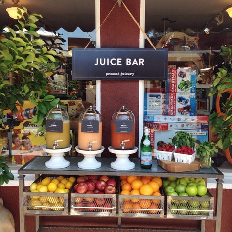 Modern Juice Bar, Commercial Juicer, Juice Bar Design, Vegetable Shop, Smoothie Bar, Fruit Bar, Fruit Shop, Pressed Juice, Cold Pressed Juice