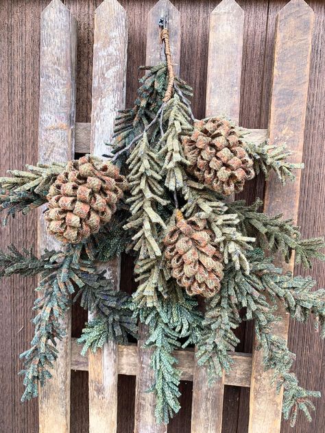 How To Make Wool Pinecones, Wool Trees Tutorial, Wooly Pine Trees Diy, Wool Projects Diy, Christmas Rug Hooking, Wool Quillies, Wooly Trees, Wool Feather Tree, Felt Pinecone