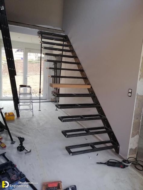 31+ Pictures Of Cantilever (Floating) Staircases Under Construction! - Engineering Discoveries Design Stairs, Cantilever Stairs, Staircase Interior Design, Circular Stairs, Staircase Design Modern, Stairs Design Interior, Construction Engineering, Escalier Design, Metal Stairs