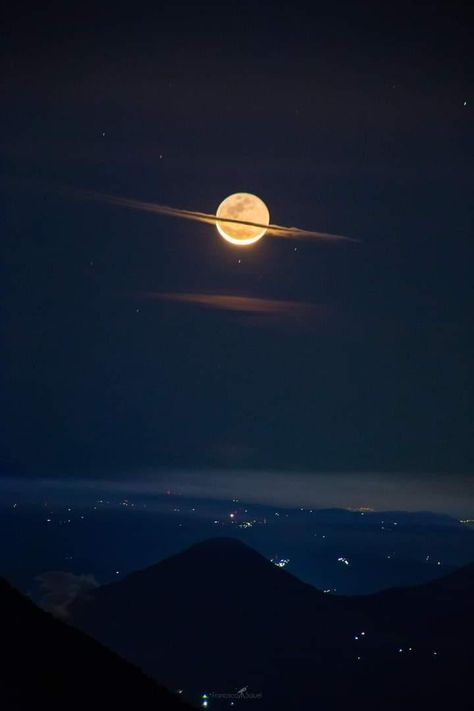 𝙀𝙭𝙪𝙡𝙖𝙣𝙨𝙞𝙨 on Twitter: "Todos necesitamos apreciar esta luna vestida de saturno.… " The Night Sky, Night Sky, The Moon, Moon