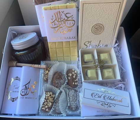 Bookmark These Trending Gift Ideas For Eid 2020 Eid Gift For Him, Islamic Gift Ideas For Men, Islamic Gift Box Ideas, Ramadan Gift Hampers, Eid Ideas Gift, Eid Gift Hamper Ideas, Ramadhan Gifts Idea, Umrah Gift Ideas, Ramadan Box Gifts